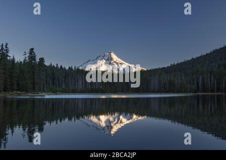 Mount Hood da Frog Lake, Oregon USA Foto Stock