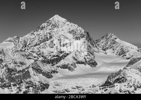 Svizzera, Vallese, Zermatt, Dent Blanche e Grand Cornier da sud Foto Stock