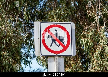 No Horseback Riding segno all'aperto Foto Stock