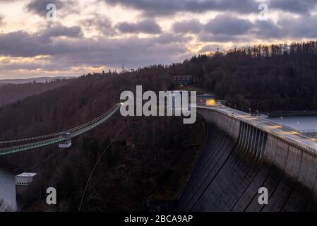 Germania, Sassonia-Anhalt, Wendefurth, Rappbodetalsperre, ponte sospeso Titan RT, sunrise Foto Stock