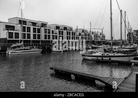 Porto di Cuxhaven in inverno, barche a vela Foto Stock