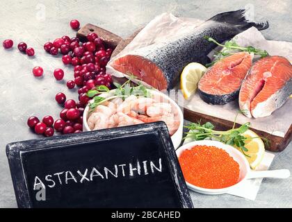 Alimenti ricchi di astaxantina, carotenoidi e antiossidanti Foto Stock