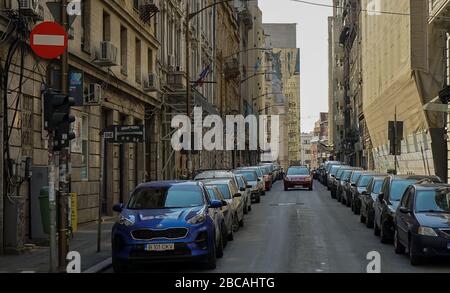 Bucarest, Romania - 30 marzo 2020: Si vede una vettura Citroen rossa che arriva in via Ion Campineanu a Bucarest. Foto Stock