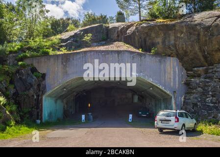 Svezia, Vastragotland e Bohuslan, Gothenburg, Aeroseum, base di caccia a getto sotterraneo fomer costruita durante la Guerra fredda sotto la roccia, ingresso Foto Stock