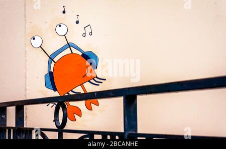 Graffiti nel quartiere Croix-Rousse a Lione in autunno. Patrimonio dell'umanità dell'UNESCO dal 1998. Ex roccaforte della tessitura industriale della seta. Foto Stock