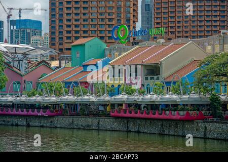 Singapore / Singapore - Marzo 2020: Vista di Clarke qyay a Singapore dal lungofiume Foto Stock