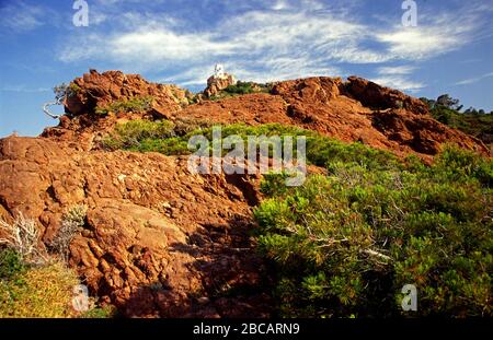 Le rocce rosse del cornicione d'oro Esterel Francia Provenza Foto Stock