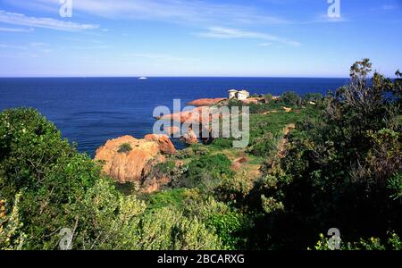 Le rocce rosse del cornicione d'oro Esterel Francia Provenza Foto Stock