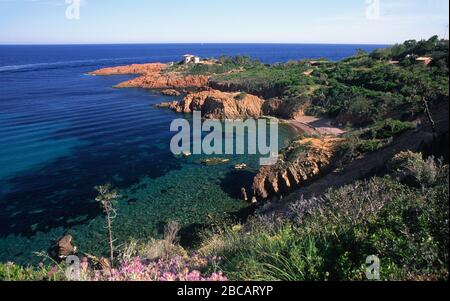 Le rocce rosse del cornicione d'oro Esterel Francia Provenza Foto Stock