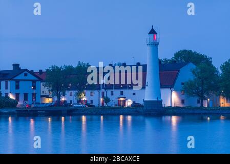 Svezia, Svezia meridionale, Karlskrona, Stumholmen Island, faro e base navale storica, crepuscolo Foto Stock