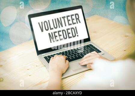 Scrittura di testo necessari volontari. Foto concettuale necessario lavorare per organizzazione senza essere pagati Foto Stock