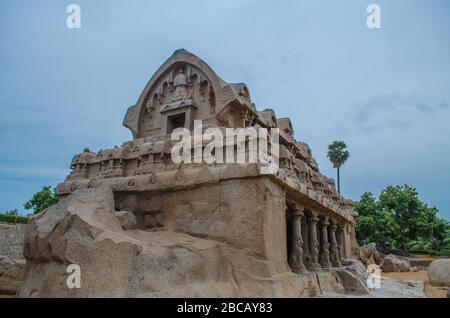 Il Tempio di Seashore, Ganesh Ratha, Five Rathas, la penitenza di Arjuna sono siti Patrimonio dell'Umanità dell'UNESCO, situato a Mamallapuram aka Mahabalipuram in Tamil Nadu, Ind Foto Stock