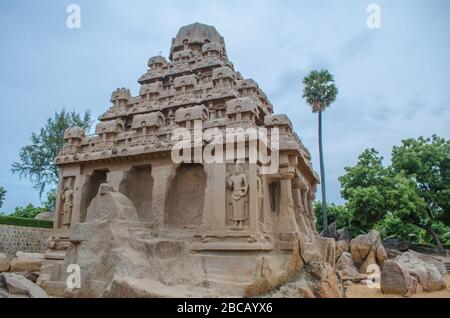 Il Tempio di Seashore, Ganesh Ratha, Five Rathas, la penitenza di Arjuna sono siti Patrimonio dell'Umanità dell'UNESCO, situato a Mamallapuram aka Mahabalipuram in Tamil Nadu, Ind Foto Stock