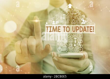 La scrittura della nota che mostra il tempo di aggiornamento. Il concetto di business per questo momento giusto per fare qualcosa di più moderno Foto Stock