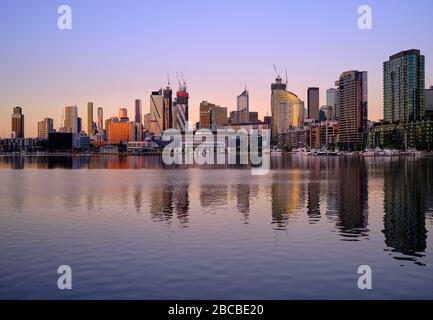 Docklands Waterfront Living Foto Stock