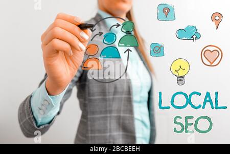 La scrittura della nota mostra Seo locale. Il concetto di business per ottimizzare il vostro sito web di rango migliore per un pubblico di utenti locali Foto Stock