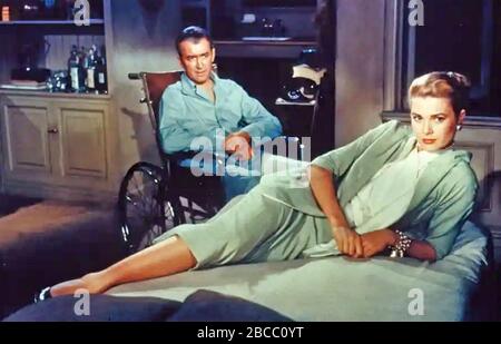 RETRO FINESTRA 1954 Paramount Pictures film con James Stewart e Grace Kelly Foto Stock