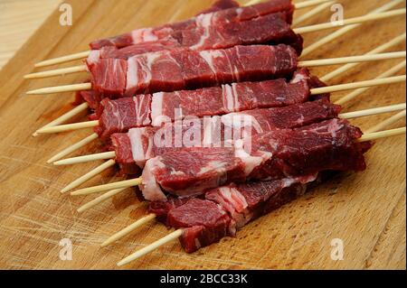 Arrosticini piatto italiano con pecora abruzzese Foto Stock