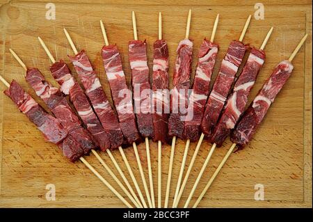 Arrosticini piatto italiano con pecora abruzzese Foto Stock