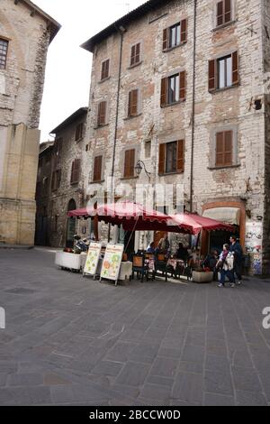 Piazza, centro storico, Gubbio, Umbria, Italia, Europa Foto Stock