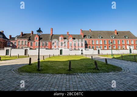 Gent, Belgio - 1 aprile 2020: Chiesa del piccolo beghinage Ter Hoyen. Patrimonio dell'umanità dell'UNESCO. Foto Stock