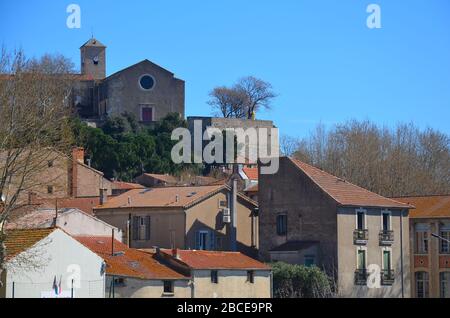 Béziers im Süden Frankreichs, kurz vor der Ausgangssperre wegen Corona Virus: Stadtpanorama Foto Stock