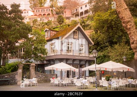 Un ristorante e caffè nel centro della città di Monte nord il centro della città di Funchal sull'isola di Madeira del Portogallo. Portogallo, Madeira, Apri Foto Stock