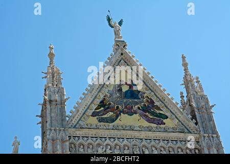 Particolare della facciata del Duomo di Siena, Toscana, Italia Foto Stock