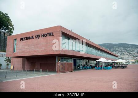 Il Pestana Hotel CR7 e il CR7 Museo del giocatore di calcio Cristiano Ronaldo del Portogallo nella città di Funchal dell'isola di Madeira del Portogallo. Portu Foto Stock