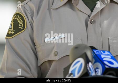 Riverside, California, Stati Uniti. 3rd Apr 2020. Riverside County Sheriff Chad Bianco affronta i media in una conferenza stampa, venerdì 3 aprile 2020, a Riverside, California Bianco ha annunciato il passaggio del vice David Werksman, morto da complicazioni del romanzo COVID-19. Werksman è il dipendente della seconda contea di Sheriff a morire a causa del coronavirus. (Foto di IOS/Espa-Images) credito: Agenzia fotografica europea per lo sport/Alamy Live News Foto Stock