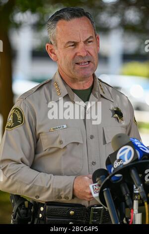 Riverside, California, Stati Uniti. 3rd Apr 2020. Riverside County Sheriff Chad Bianco affronta i media in una conferenza stampa, venerdì 3 aprile 2020, a Riverside, California Bianco ha annunciato il passaggio del vice David Werksman, morto da complicazioni del romanzo COVID-19. Werksman è il dipendente della seconda contea di Sheriff a morire a causa del coronavirus. (Foto di IOS/Espa-Images) credito: Agenzia fotografica europea per lo sport/Alamy Live News Foto Stock