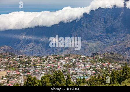 Villaggio di Cilaos nel mezzo dell'isola di Reunion, dipartimento francese nell'Oceano Indiano Foto Stock