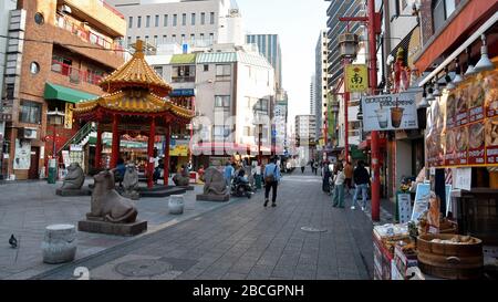 Kobe, Giappone. 04th Apr, 2020. Quasi nessun turista visita Chinatown a Kobe, Prefettura di Hyogo, Giappone, sabato 4 aprile 2020. Foto di Keizo Mori/UPI Credit: UPI/Alamy Live News Foto Stock