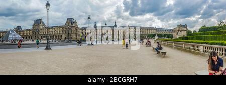 Parigi, Francia - 23 giugno 2016: Il Giardino delle Tuileries - Jardin des Tuileries, è un giardino pubblico situato tra il Louvre e Place de la Concorde Foto Stock
