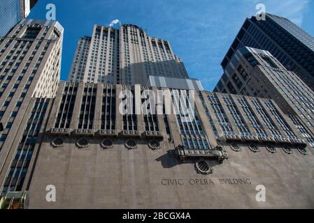 Chicago, il, USA - 9 Novembre 2019 - uno degli edifici piu' emblematici di Chicago, il Civic Opera Building Foto Stock