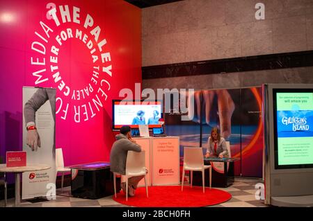 The Paley Center for Media Banner, New York, Stati Uniti. Con le sedi a New York e Los Angeles, conduce la discussione circa il culturale, creativo e sociale Foto Stock