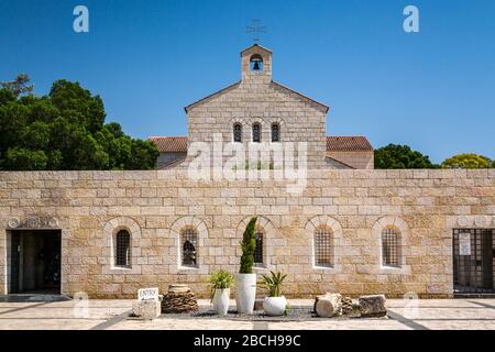 La Chiesa della moltiplicazione dei pani e dei pesci, Tabgha vicino al mare di Galilea, Israele, Medio Oriente. Foto Stock
