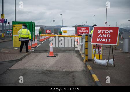 Glasgow, Regno Unito. 4th Apr, 2020. Nella foto: Nuovo centro di test con coronavirus (covid19) in stile drive-thru da aprire domani. Situato presso il parcheggio per lunghi soggiorni dell'Aeroporto di Glasgow, trasformato in un centro di test mobile in stile drive-through per supportare la risposta pandemica di |Scottish Governments Covid-19. Credito: Colin Fisher/Alamy Live News Foto Stock