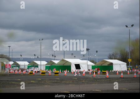 Glasgow, Regno Unito. 4th Apr, 2020. Nella foto: Nuovo centro di test con coronavirus (covid19) in stile drive-thru da aprire domani. Situato presso il parcheggio per lunghi soggiorni dell'Aeroporto di Glasgow, trasformato in un centro di test mobile in stile drive-through per supportare la risposta pandemica di |Scottish Governments Covid-19. Credito: Colin Fisher/Alamy Live News Foto Stock