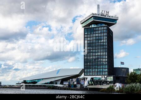 Amsterdam, Paesi Bassi - 7 settembre 2018: Eye Filmmuseum e A'DAM Lookout nel quartiere Overhoeks di Amsterdam, Paesi Bassi Foto Stock