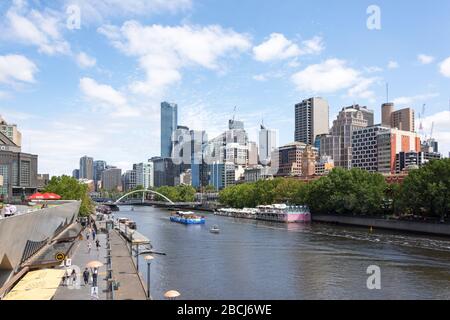 Central Business District (CBD) da Southbank Promenade, Southbank, Melbourne, Victoria, Australia Foto Stock