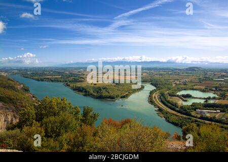 Vista panoramica sulla confluenza dei fiumi Drome e Rodano Francia Foto Stock