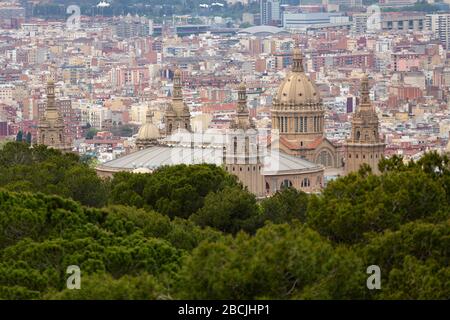 Vista del Museu Nacional d'Art de Catalunya visto dal Mirador a Colom a Barcellona, Spagna Foto Stock