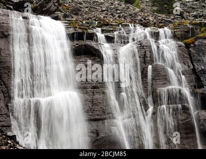 Esposizione a lungo delle cascate Seven Veils al Parco Nazionale del Lago o'Hara Yoho Foto Stock