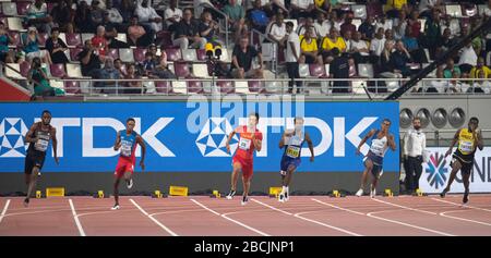 DOHA - QATAR - 30 SETTEMBRE: Brendon Rodney (CAN) Yancarlos Martínez (DOM) Zhenye Xie (CHN) Noah Lyles (USA) Alex Quiñónez (ECU) Andre Ewers (JAM) in gara Foto Stock