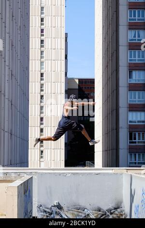 Attività di parkour a dalle des Olympiades, 13 Parigi. Foto Stock