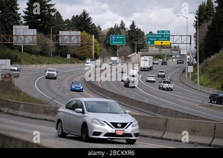 Portland, Stati Uniti. 03rd Apr, 2020. Un'Interstate 5 più tranquilla del solito a Portland, Ore., il 3 aprile 2020, mentre la gente continua a praticare misure di allontanamento sociale in concomitanza con un'ampia stay-at-home per rallentare la diffusione del nuovo coronavirus. (Foto di Alex Milan Tracy/Sipa USA) Credit: Sipa USA/Alamy Live News Foto Stock