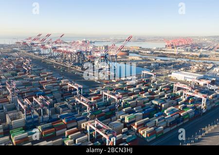 Vista aerea del porto di Long Beach cantiere container, California Foto Stock