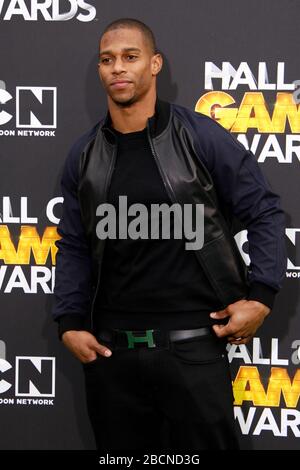 18 febbraio 2012, Santa Monica, CA, USA: LOS ANGELES - 18 FEBBRAIO 2012: Victor Cruz al Cartoon Network Hall of Game Awards 2012 al Barker Hanger il 18 febbraio 2012 a Santa Monica, CA (Credit Image: © Kay Blake/ZUMA Wire) Foto Stock