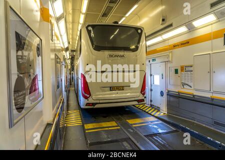 Calais, Francia - all'interno del treno Eurotunnel che unisce Francia e Regno Unito Foto Stock